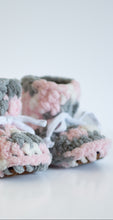 Load image into Gallery viewer, Fleece Slippers - pink/grey