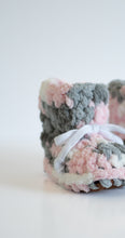 Load image into Gallery viewer, Fleece Slippers - pink/grey